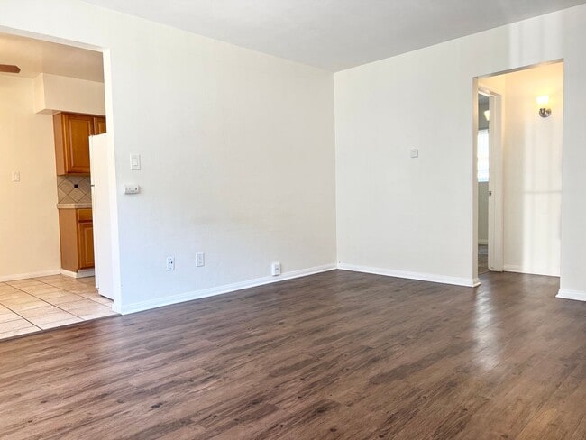 Building Photo - 1 Bed 1 Bath Pacific Beach Apartments