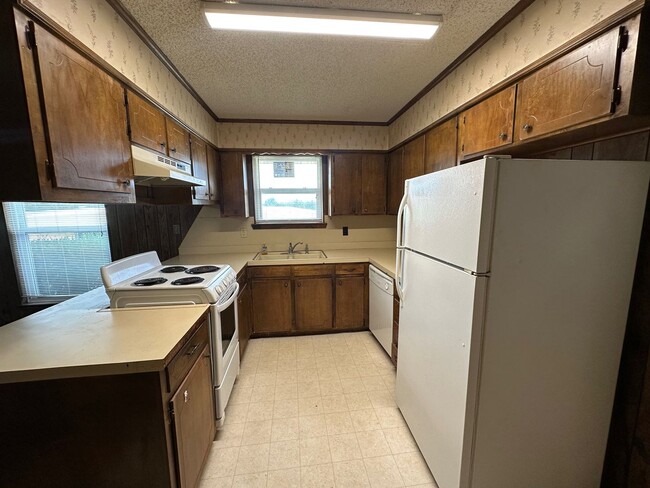 Building Photo - 204 Karem Cir