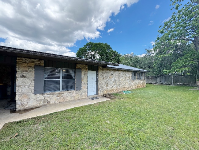 Building Photo - 216 Shadywood St