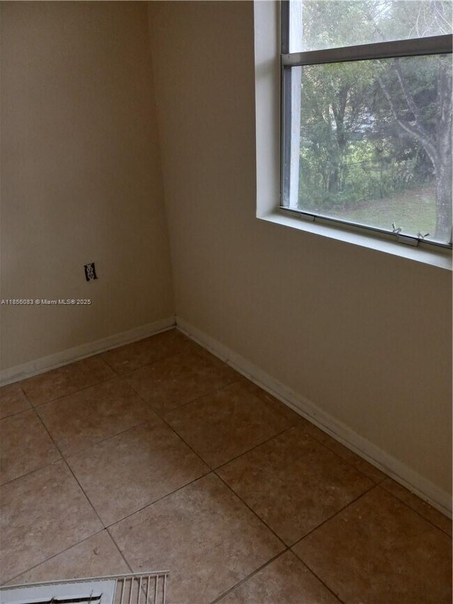 Building Photo - 2210 SW 81st Ave