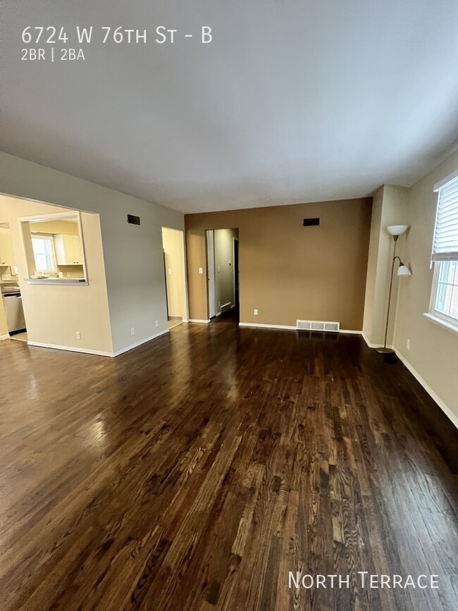 Building Photo - Modern 2BR/2BA Apartment in Overland Park ...