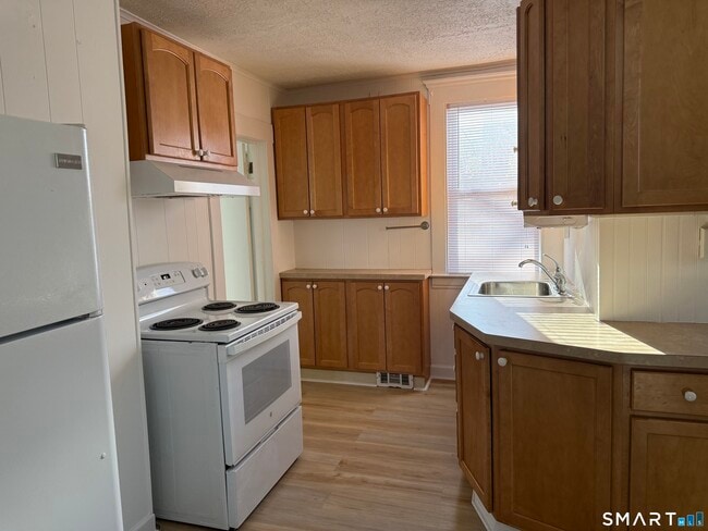 Building Photo - 81 Spruce St