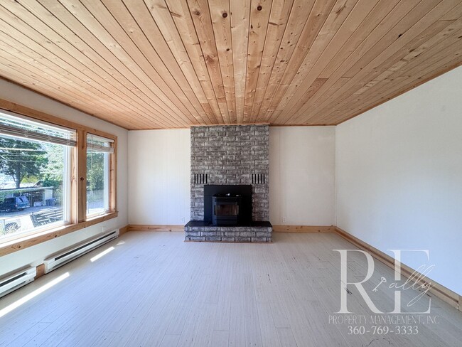 Building Photo - Chic Farmhouse Vibes in Charming Suquamish...