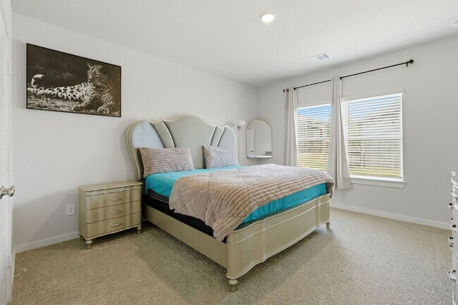 Building Photo - Gorgeous like new home in Montgomery Oaks!