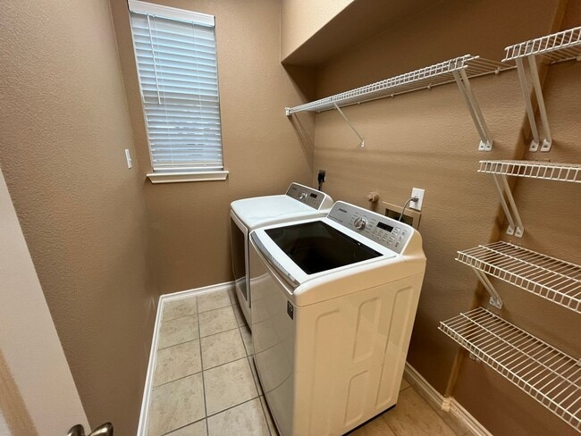 Building Photo - 15434 Grosbeak Pass