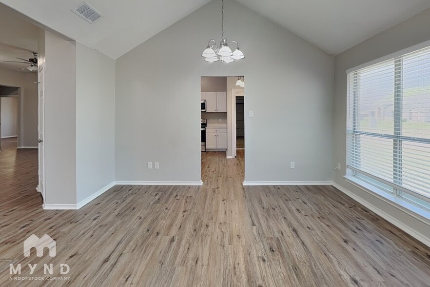 Building Photo - 2526 Sunset Dr