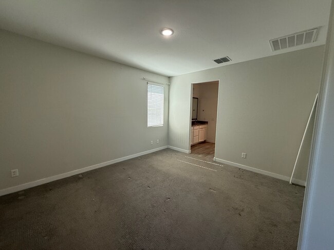 Building Photo - 327 W Tamarack Dr