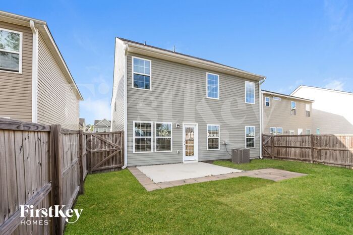 Building Photo - 736 Redbud Ln