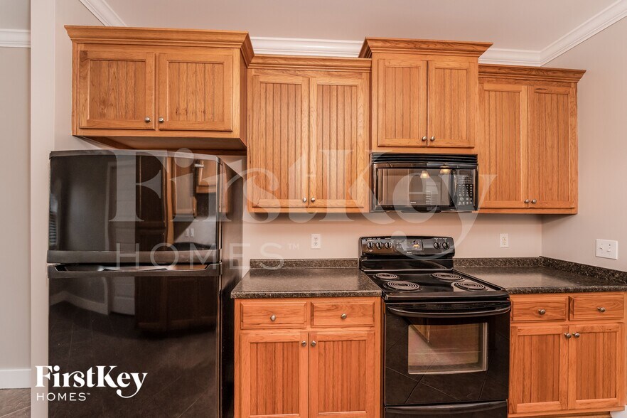 Building Photo - 15 Field Ln