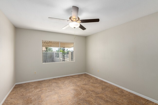 Building Photo - 961 W Fogal Way