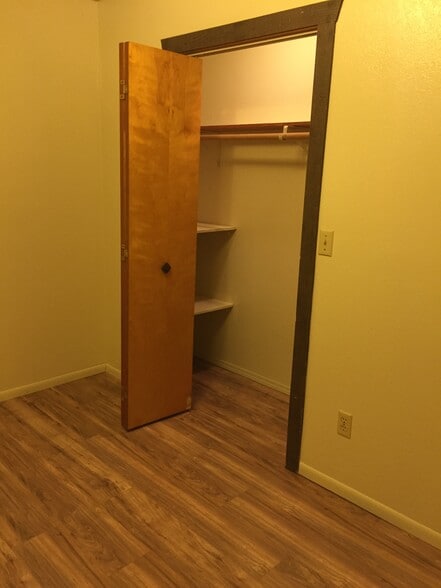 Closet #2 - 432 Kit Blvd
