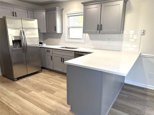 Building Photo - 2305 Eastgate Dr SW