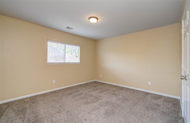Building Photo - 17607 Memorial Falls Dr