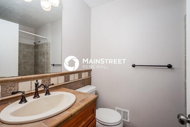 Building Photo - 3 Bedroom Pet-Friendly Home in Louisville,...