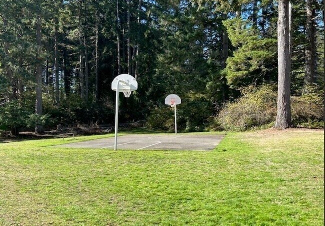 Building Photo - 13619 Sandy Point E NW