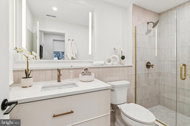 Building Photo - 30 W Allens Ln