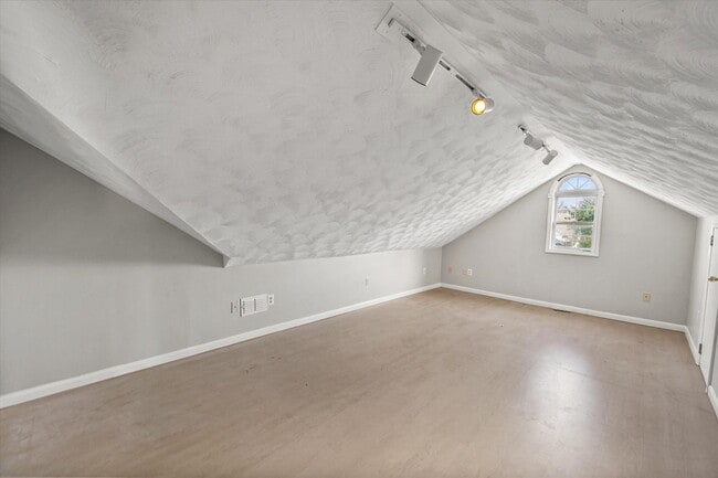 Building Photo - Beautiful 3-Bedroom Home on a Quiet Cul-de...