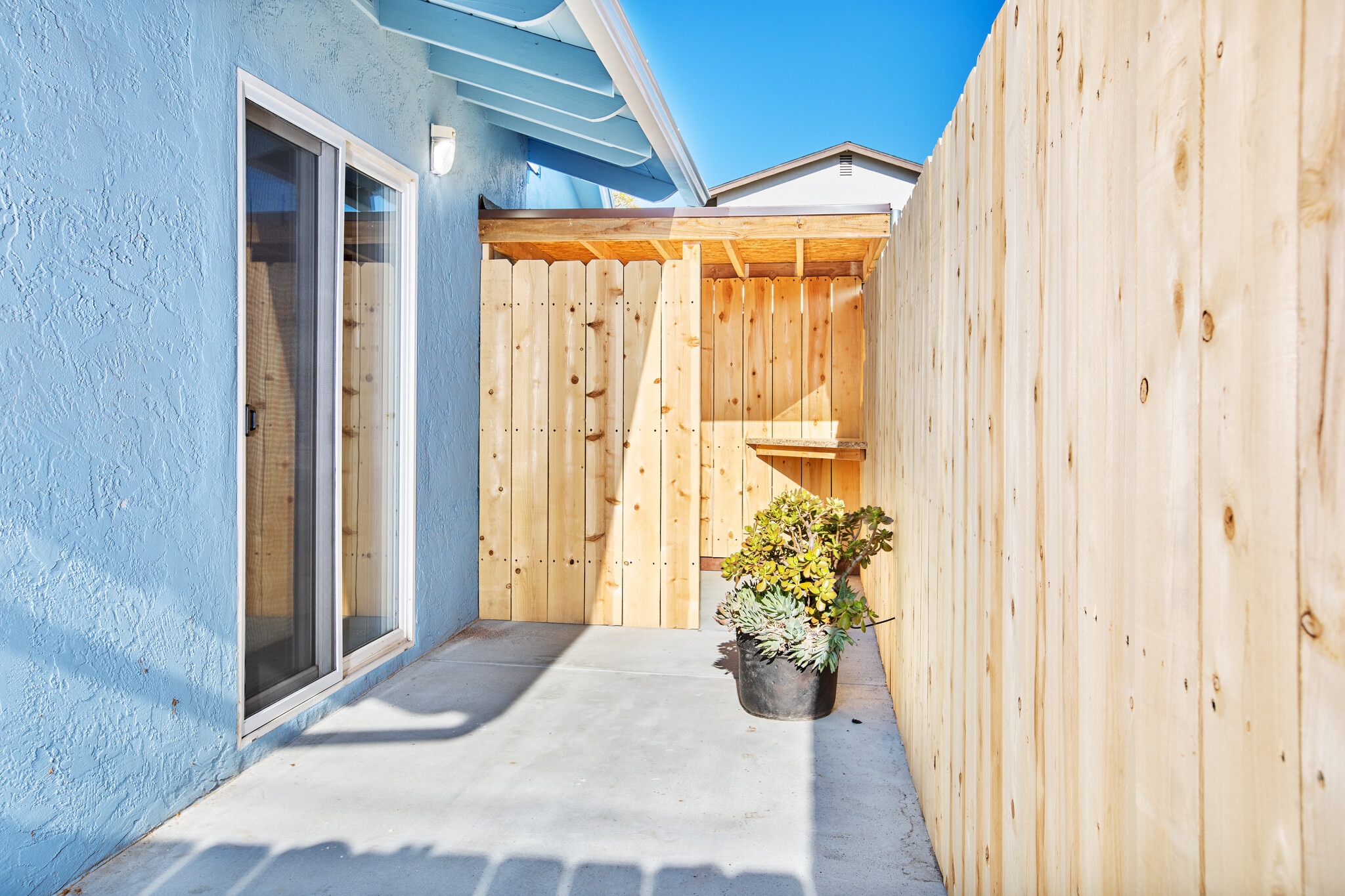 Rear Enclosed Porch - 6383 Lake Arago Ave