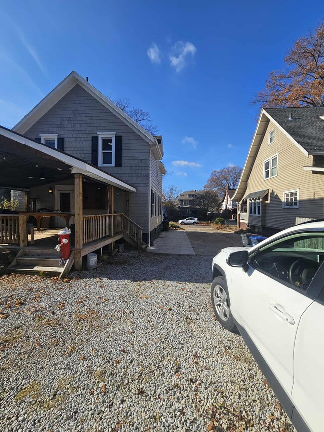 Building Photo - 93 N Rose Blvd