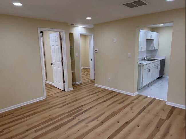 Building Photo - Stylish Renovated Home ! Move in Specials!