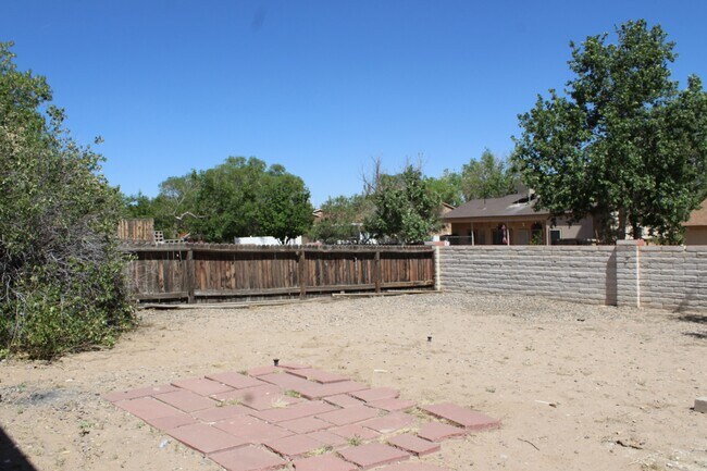 Building Photo - 1337 Lil Ave NE
