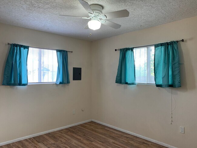 Building Photo - Lovely 2 Bedroom, 2 Bath Home Near Old Town! Available Now!