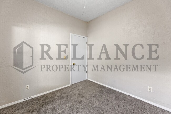 Building Photo - 251 Millwood N