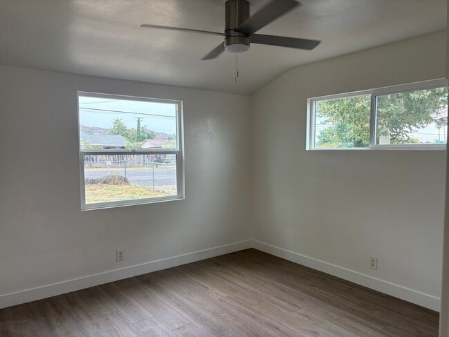 Building Photo - 2 Bedroom 1 Bathroom House