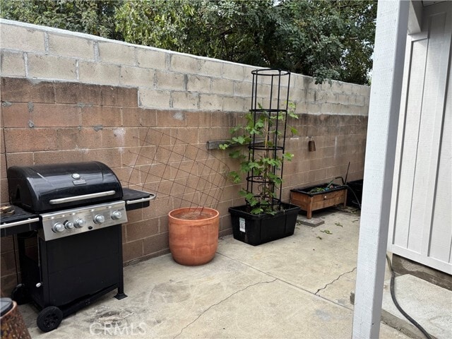 Building Photo - 130 E Sycamore Ave