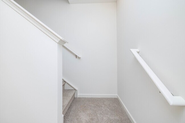 Building Photo - Cover front porch, two bedroom 2 1/2 bath townhome