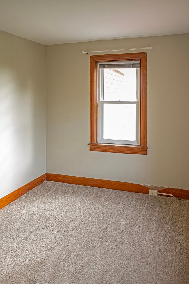 Bedroom 1 - 4022 E Newport Rd