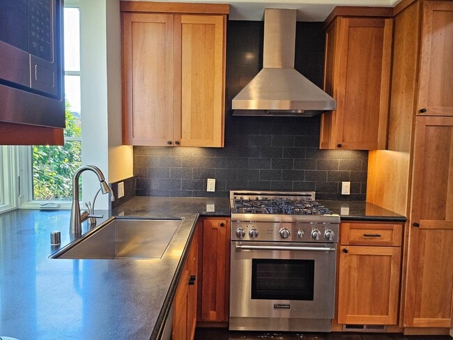 Building Photo - 919 Fremont Pl