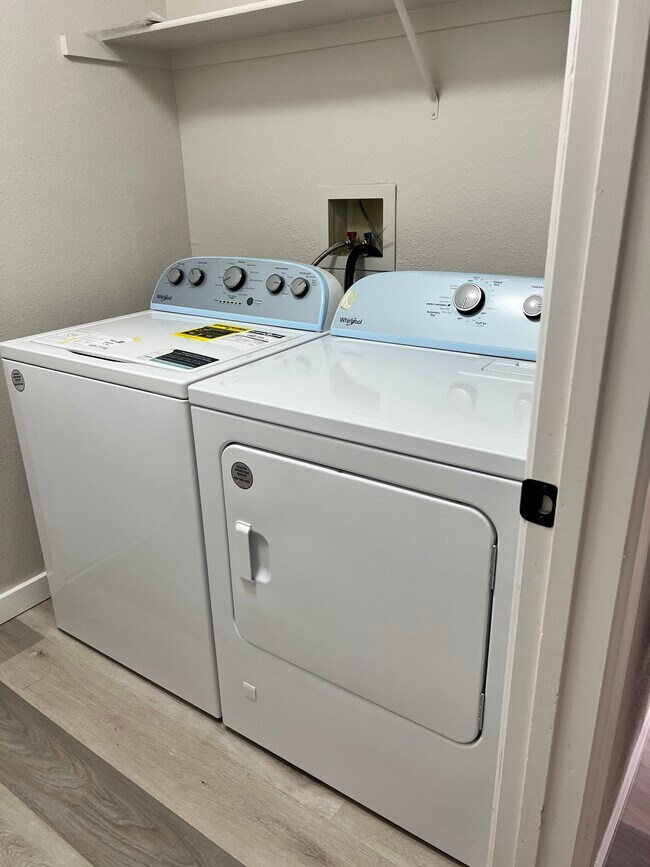 Building Photo - 1735 Navarre Ln