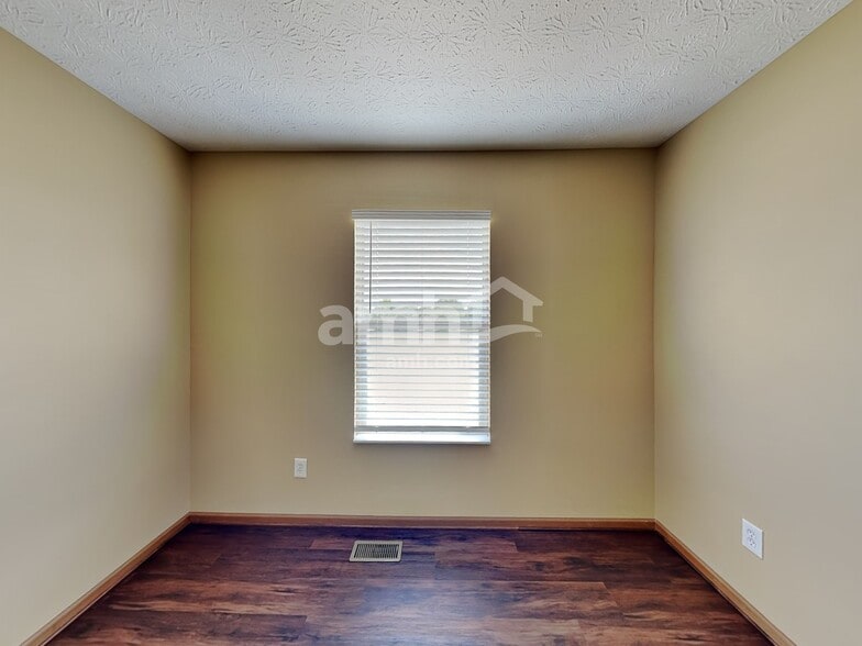 Building Photo - 494 Lockmead Dr