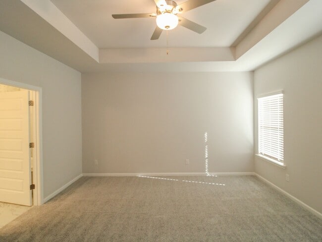 Building Photo - Lovely townhome between Athens and Madison!