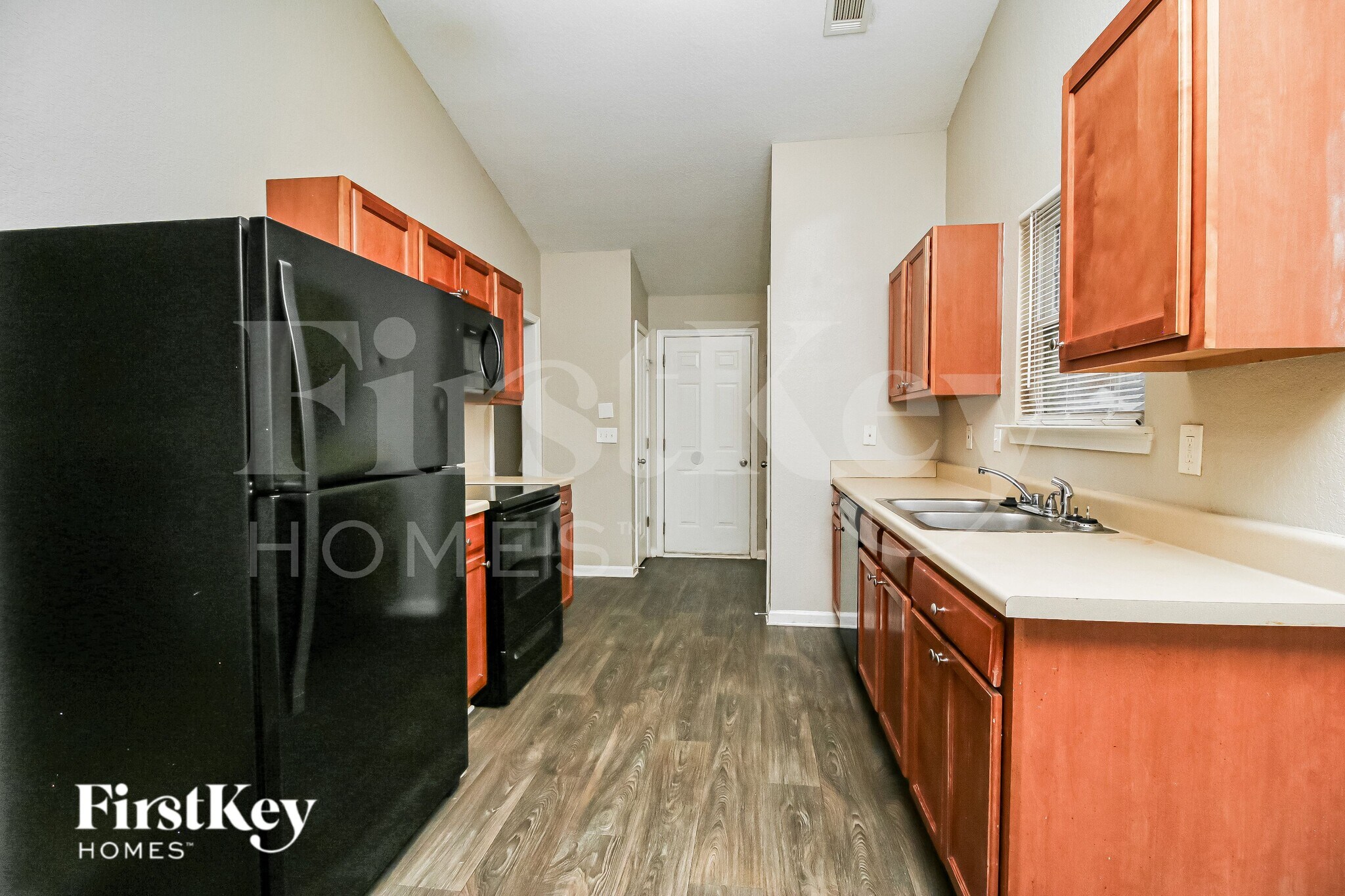 Building Photo - 355 Lakeside Point