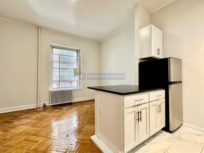 Primary Photo - 328 W 83rd St