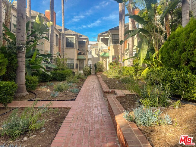 Building Photo - 1449 N Alta Vista Blvd