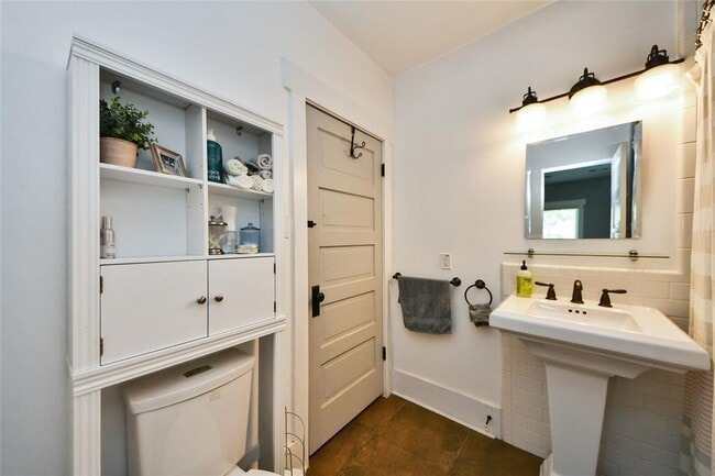 Building Photo - 311 Cosmos St