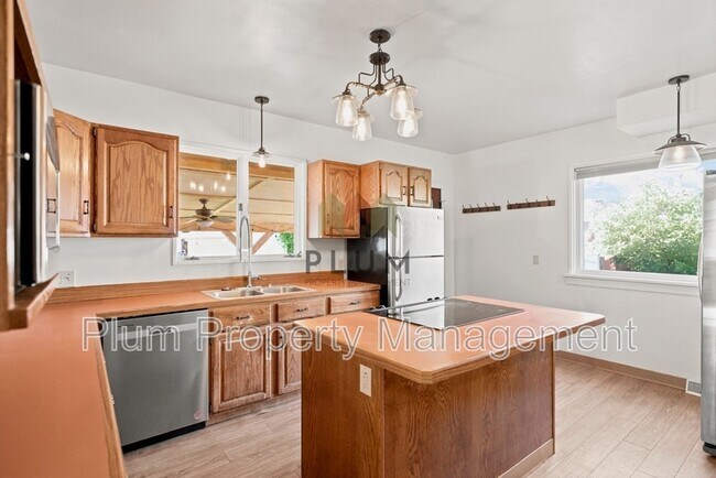 Building Photo - 541 E Beckwith Ave