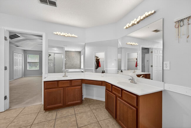 Building Photo - 112 Kildrummy Ct