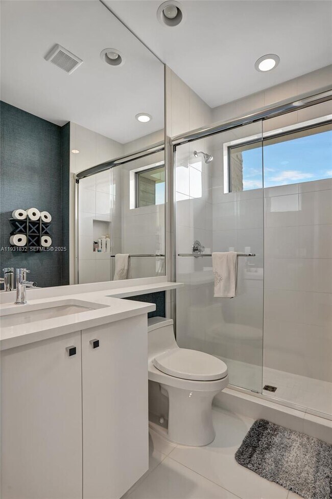 Building Photo - 17113 Aquavera Way