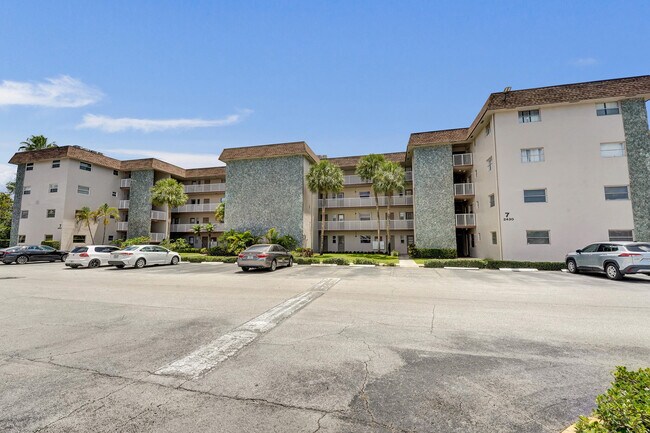 Building Photo - 2430 SW 81st Ave