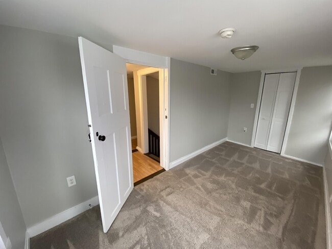 Building Photo - 212 York St