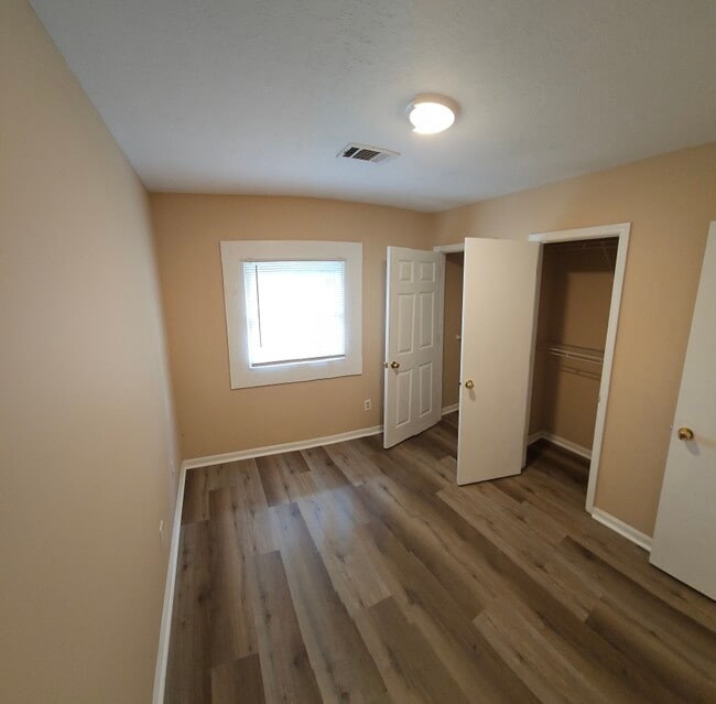 Building Photo - 5807 Hunter Rd