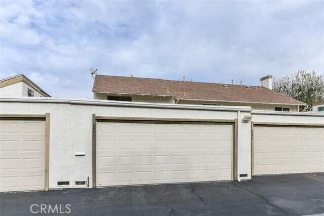 Building Photo - 2057 Dacian Dr S