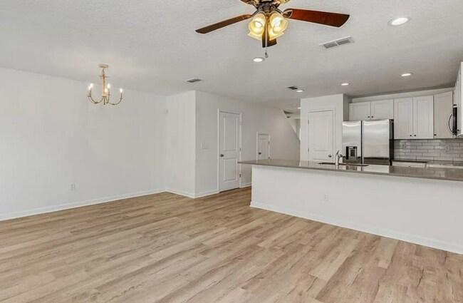 Building Photo - 3585 Drexel St