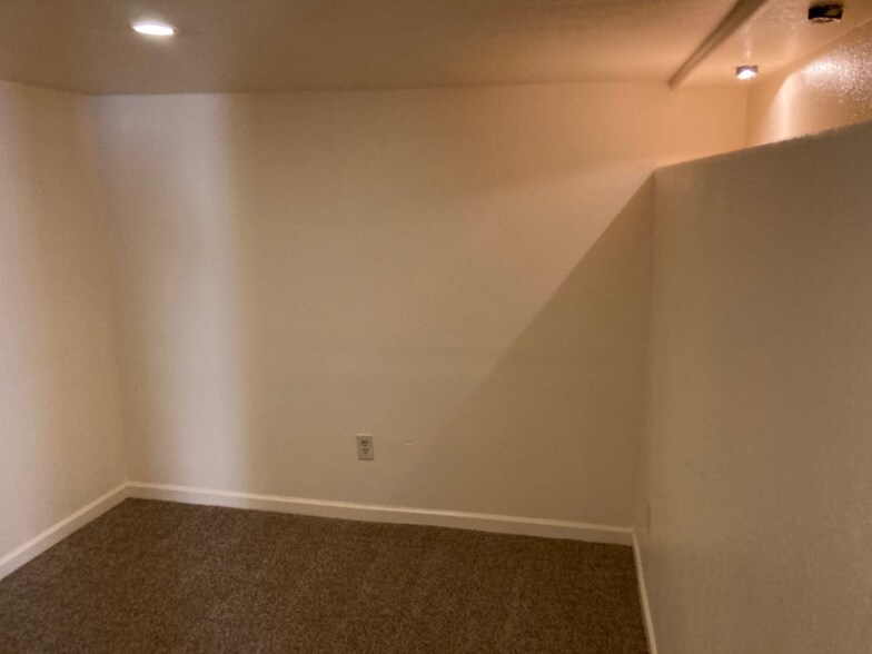 Building Photo - 630 E Boulder St