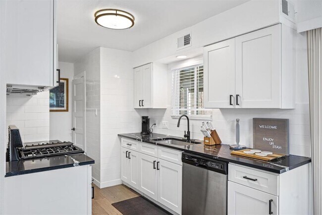 Building Photo - 4512 W Village Ct