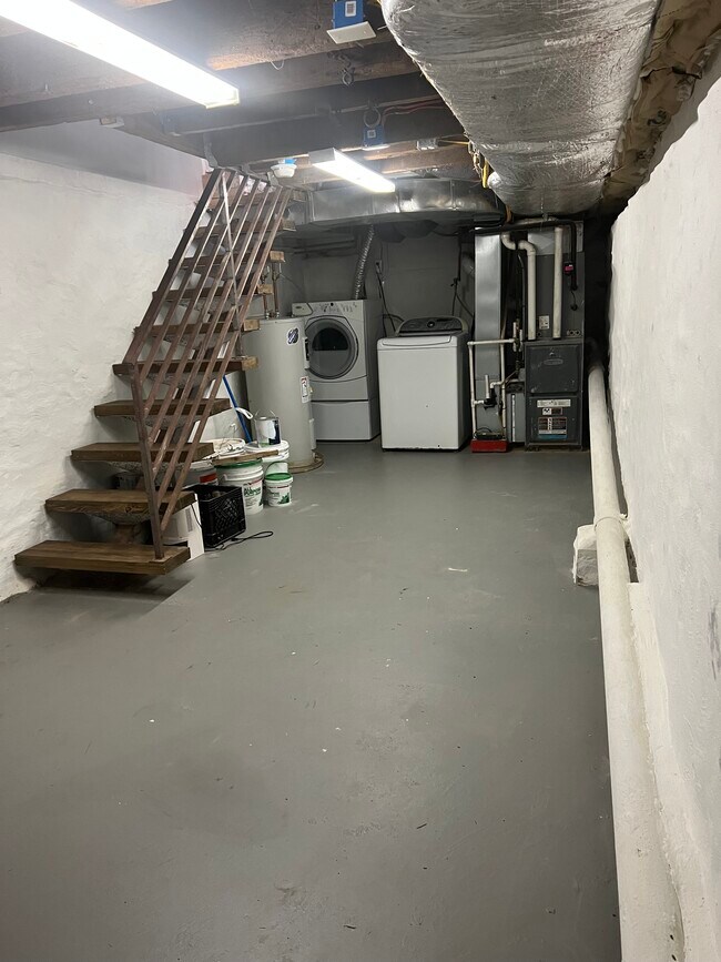 Building Photo - 2340 E Boston St